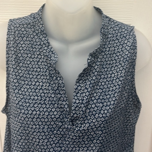 ❤️3 for $15!❤️ Olive & Oak Patterned
Sleeveless Blouse Women's Sz M - Picture 1 of 11